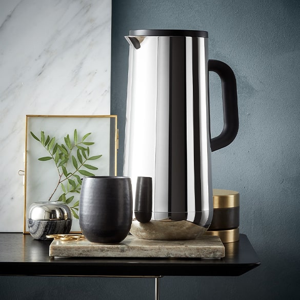 Insulation Jugs - Steal the show at the next meeting with a chic thermos jug and enjoy hot coffee or tea for hours!