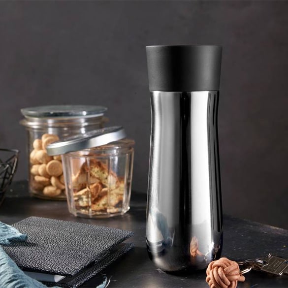 Travel Mugs - Enjoy your favourite hot drink anytime, anywhere with a thermos bottle, always in a compact size that fits in your bag.